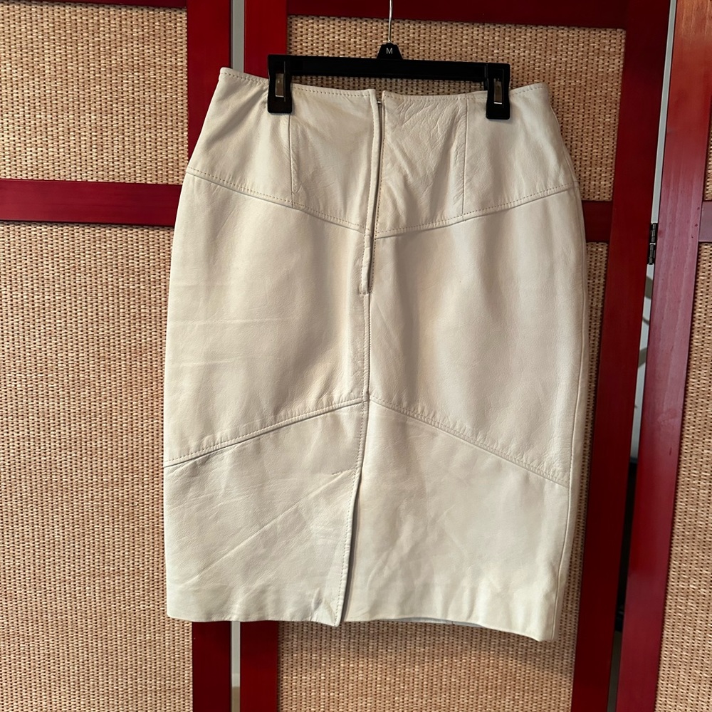 Vintage Beautiful white leather skirt size 10 - Picture 2 of 7